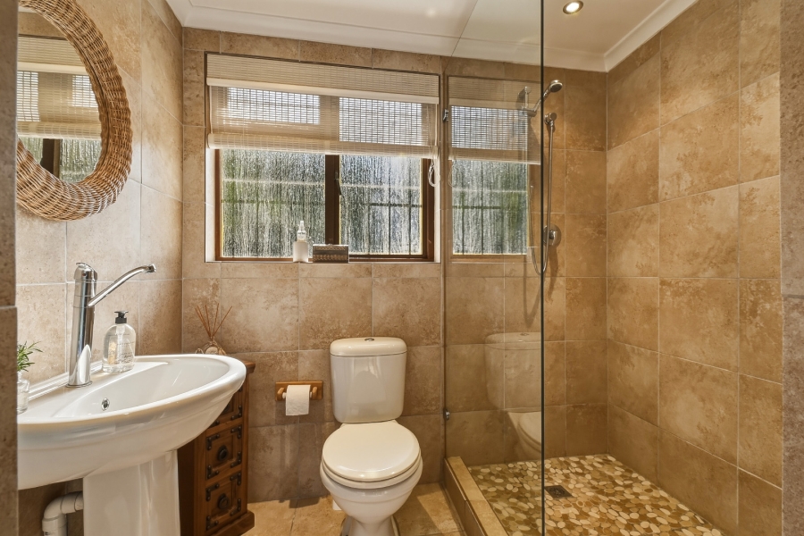 5 Bedroom Property for Sale in Constantia Western Cape
